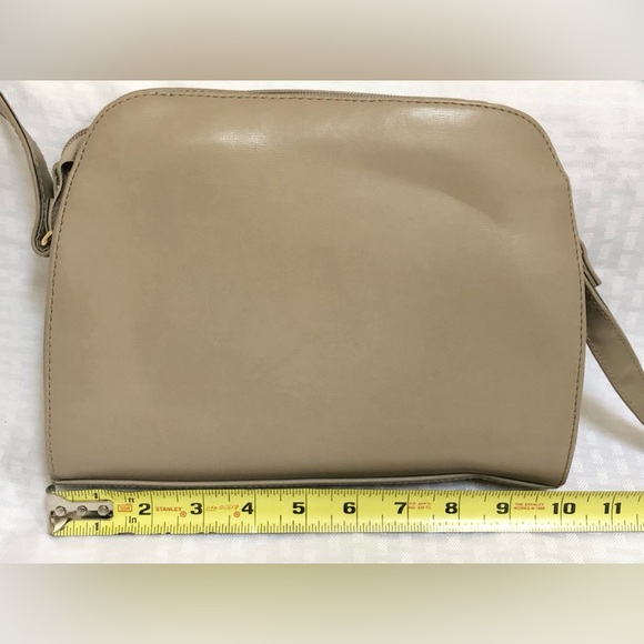 Liz Claiborne Beige Crossbody Purse, 3 zippered pouches, zipper closure - Picture 13 of 15
